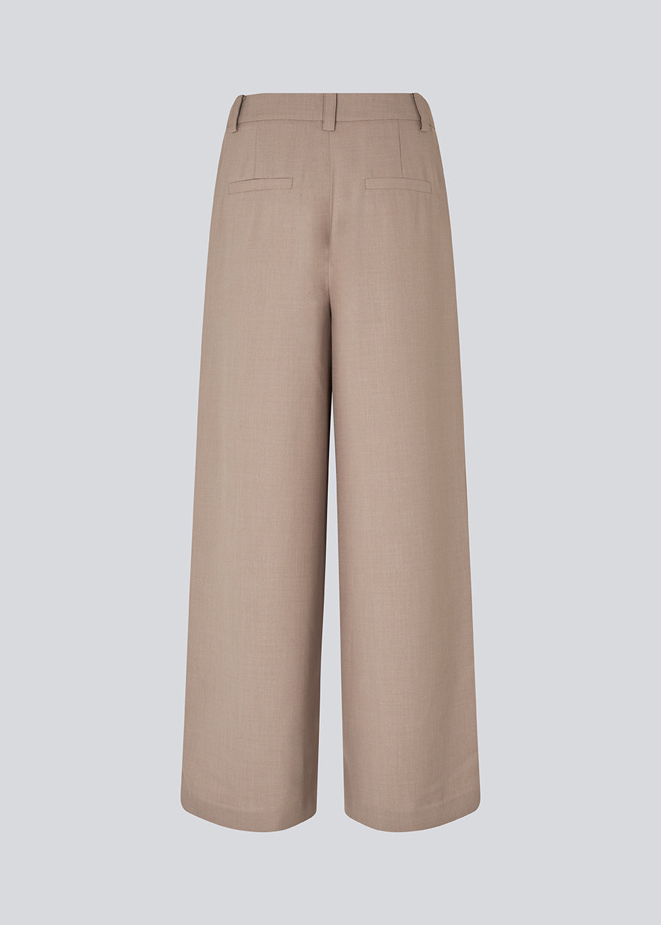 Pants in our classic gale-design, but in a lighter material. GaleMD 2 wide pants has wide legs with pleats and side pockets.