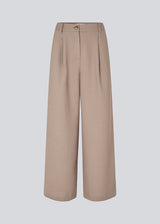 Pants in our classic gale-design, but in a lighter material. GaleMD 2 wide pants has wide legs with pleats and side pockets.