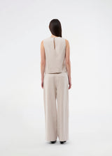 Sleeveless linen top. The GaleMD Linen Top features a round neckline and a hook closure at the back. A light and elegant top, perfect for both relaxed and stylish summer looks.