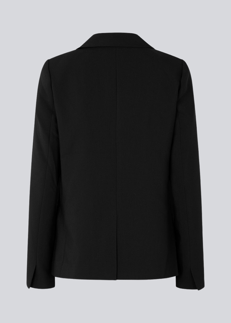 Classic single-breasted blazer in black in a woven quality with collar and notch lapels. GaleMD straight blazer has paspel front pockets and a single button closure. Lined.
