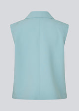 Loose blue vest with a collar in our classic gale material. Galemd vest is sleeveless and has a front button closure.