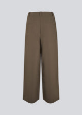 Gale pants has a classic design. The pants has straight, wide legs with pressfolds, which creates an elegant look. 