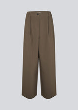 Gale pants has a classic design. The pants has straight, wide legs with pressfolds, which creates an elegant look. 