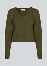 Fitted knit in dark green in organic cotton. GalenMD short v-neck has long vide sleeves and a v-neck. The model is 177 cm and wears a size S/36.