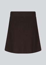 Knitted mini skirt in an A-line silhouette with a high waist with covered elasticated. GalenMD skirt is made of organic cotton. The model is 175 cm and wears a size S/36.