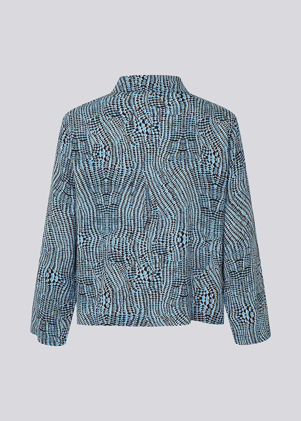 Relaxed shirt with a loose fit and wide, long sleeves. GladstoneMD print shirt is crafted from a printed satin quality. The model is 175 cm and wears a size S/36.