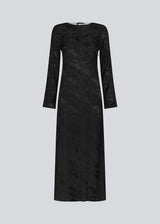 Long sleeved dress in jacquard satin. GraceyMD dress is designed with a relaxed fit and a deep opening in the back with lacing and narrow ties. Slit at center back. The model is 175 cm and wears a size S/36.