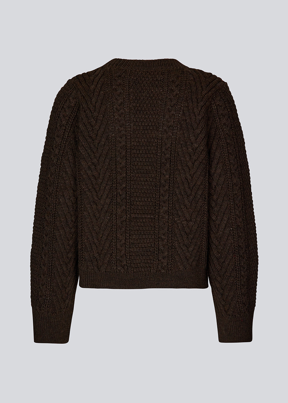 Cableknit jumper in dark brown in wool-blend quality. GrannonMD o-neck has a relaxed fit with long sleeves and a round neck, with rib trimmings at neck, sleeves and hem.