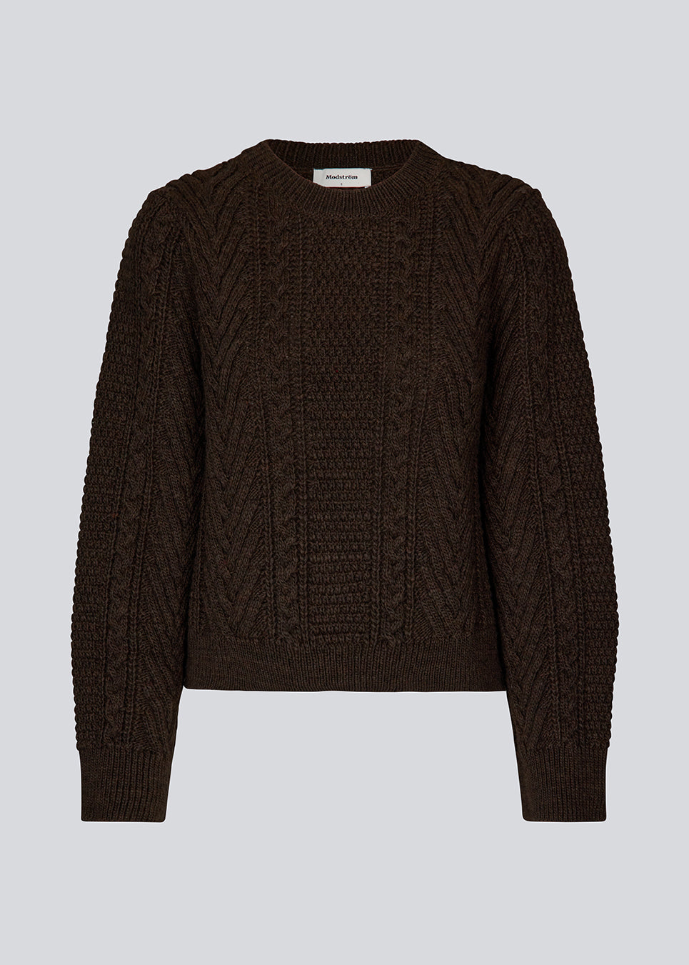 Cableknit jumper in dark brown in wool-blend quality. GrannonMD o-neck has a relaxed fit with long sleeves and a round neck, with rib trimmings at neck, sleeves and hem.