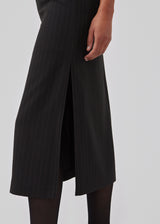 Straight, tailored midi skirt in a woven quality. GraysonMD skirt has a hidden zipper at the side along with a high side slit. Lined. The model is 175 cm and wears a size S/36.