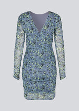 Short dress with a figure-hugging, stretchy fit. HamiltonMD print dress has a v-neckline at the back, long transparent sleeves, and elastic ruching at sides and on the sleeves. The model is 175 cm and wears a size S/36.