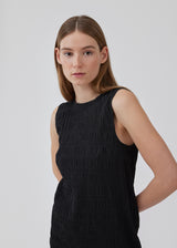 HamsonMD dress has an A-line shape, a round neck and without sleeves. HamsonMD dress has an opening in the back with button closure. The model is 175 cm and wears a size S/36.