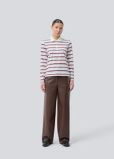 Longsleeved t-shirt made from cotton jersey with stripes. HellenMD LS stripe t-shirt has a relaxed silhouette with wide sleeves and a round neck. The model is 175 cm and wears a size S/36.