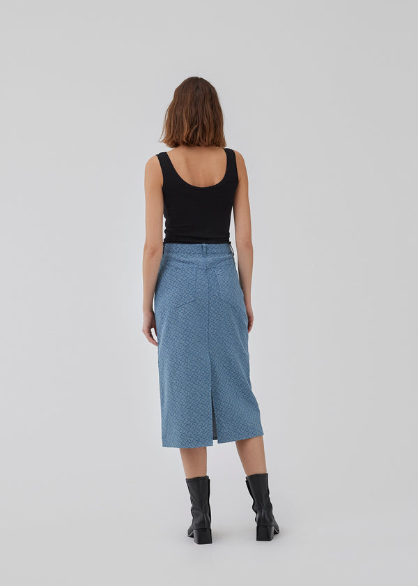 Midi denim skirt crafted from a structured cotton material. HennesyMD skirt has a medium waist with zip fly and button, 5 pockets and a slit at the back. The model is 175 cm and wears a size S/36.<br>