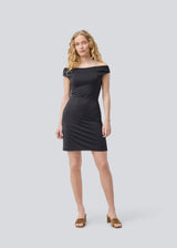 Off-shoulder dress in an elastic material. HimaMD off-shoulder dress is fitted and has gatherings on the straps.