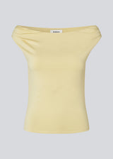Off-shoulder top in a stretchy material. HimaMD off-shoulder top is fitted and slightly cropped.