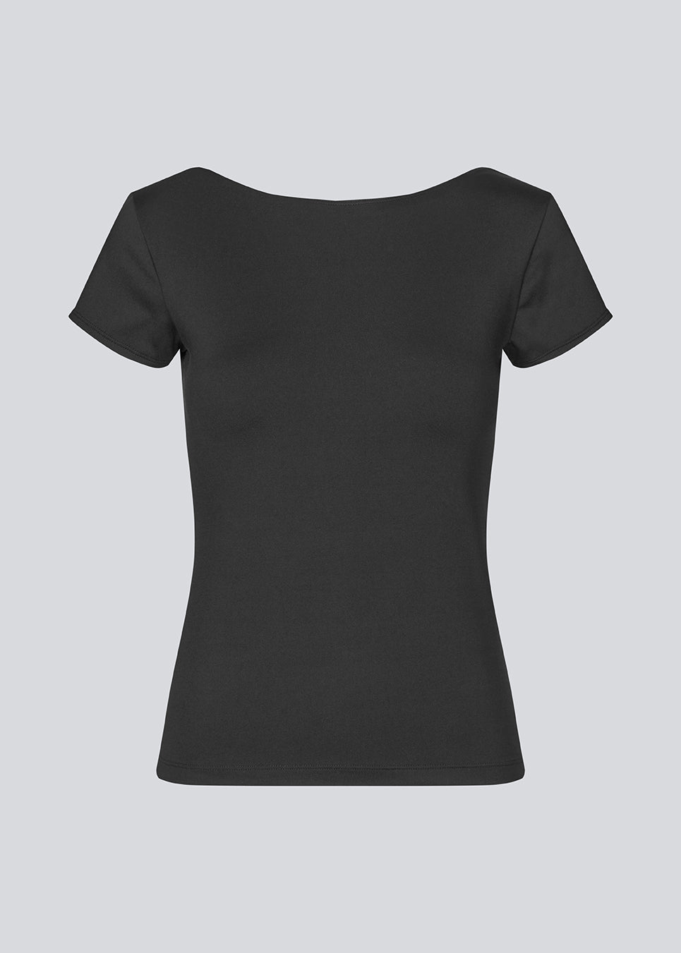 Black t-shirt with a deep back and short sleeves in an elastic material. HimaMD t-shirt is fitted and has a deep back neckline. The model is 175 and wears a size S/36.