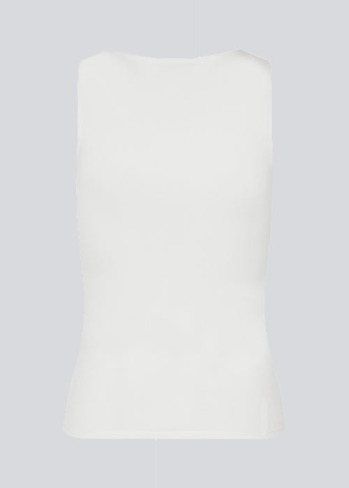 White basic top with wide straps and stretch in recycled quality. HimaMD top has a tight-fitted silhouette with chest reinforcement. The model is 175 cm and wears a size S/36.