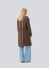 Beautiful jacket with a classic look and wide revers, belted waist and button closure. Hiro jacket is the perfect transition jacket.