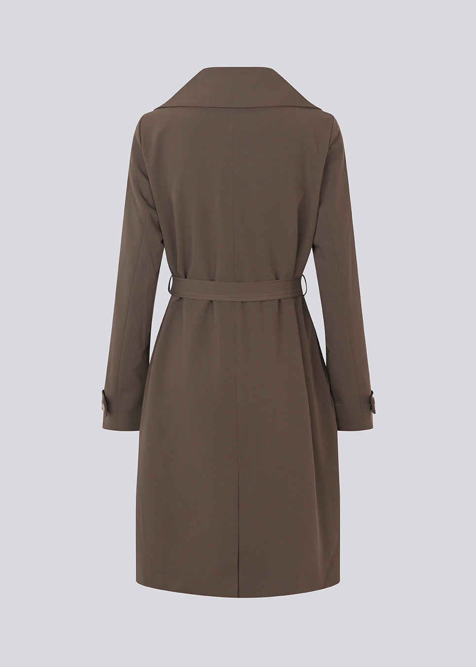 Beautiful jacket with a classic look and wide revers, belted waist and button closure. Hiro jacket is the perfect transition jacket.