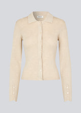 Fitted cardigan in beige made from a soft, rib-knitted wool. HirokiMD cardigan has a collar, buttons in front, and long sleeves with slit and buttons. The model is 175 cm and wears a size S/36.