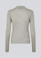 Fitted grey polo made in a soft wool. HirokiMD polo has long, shirtcollar and buttonclosure.