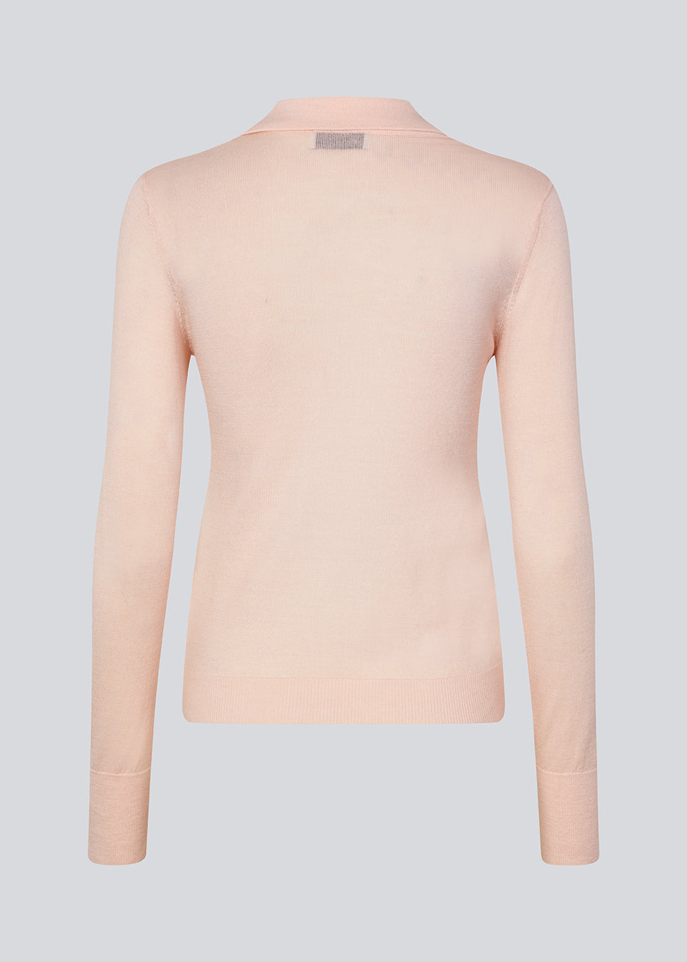 Fitted polo in a pink pale color made in a soft wool. HirokiMD polo has long, shirtcollar and buttonclosure.