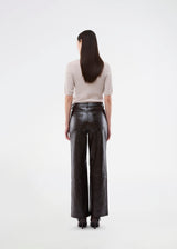 Short-sleeved polo in beige made from 100% rib-knit wool. The HirokiMD SS Polo combines timeless elegance with relaxed comfort. The soft, ribbed texture drapes beautifully on the body, while the collar and button closure allow you to adjust the look. The model is 175 cm and wears a size S/36.
Material:
100% Wool