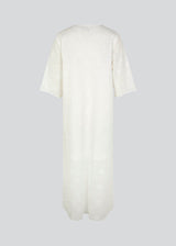 Broderie anglaise cotton dress in white with a casual fit and wide sleeves cutting at the elbow, and a opening in front with a tieband. HollynMD dress is lined. The model is 175 cm and wears a size S/36.