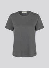 T-shirt in grey with a normal fit in a soft quality made from cotton and linen. HoltMD t-shirt has a round neckline and short sleeves.