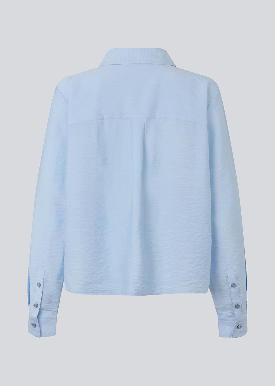 Shirt in a light EcoVero viscose with a loose fit. HudgesMD shirt has a collar, button closure in front, and long sleeves with cuff.