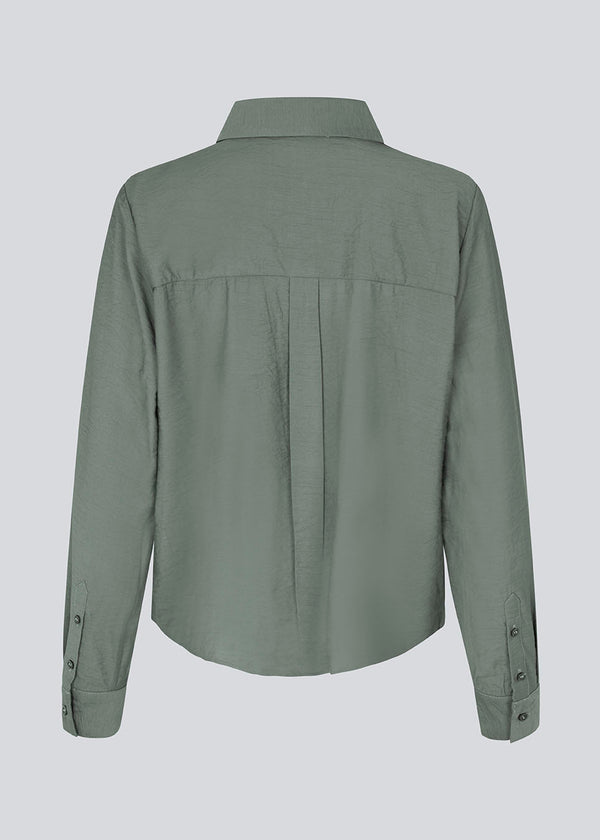 Shirt in soft green in a light EcoVero viscose with a loose fit. HudgesMD shirt has a collar, button closure in front, and long sleeves with cuff.&nbsp;