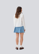 Shirt in a light EcoVero viscose with a loose fit. HudgesMD shirt has a collar, button closure in front, and long sleeves with cuff.