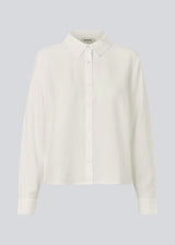 Shirt in a light EcoVero viscose with a loose fit. HudgesMD shirt has a collar, button closure in front, and long sleeves with cuff.