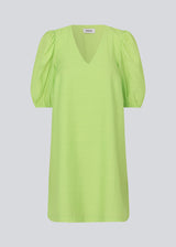 Midi dress in lime green in a loose fit with a V-neckline. IbiMD flare dress has puff sleeves with an elastic at the end.