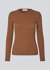 Basic t-shirt in soft cotton rib with stretch. Igormd short t-shirt has a tight fit with short sleeves.