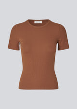Basic t-shirt in soft cotton rib with stretch. Igormd short t-shirt has a tight fit with short sleeves.
