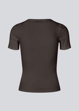 Basic brown t-shirt in soft cotton rib with stretch. Igormd short t-shirt has a tight fit with short sleeves. 