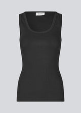 Sleeveless top in black in ribbed cotton jersey. Igormd tank top has a thight fit and a round neckline. fit with long sleeves.