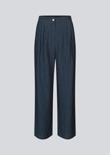 Navy suit pants with medium-high waist, pleats and wide legs. IsabelMD pants a zipper side pockets and paspoil back pockets.