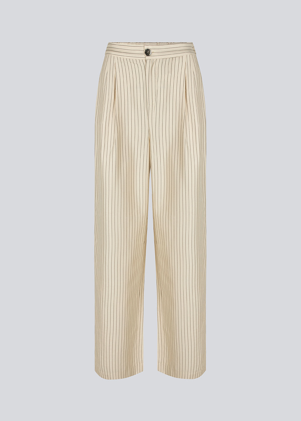 Suit pants with medium-high waist, pleats and wide legs. IsabelMD pants a zipper side pockets and paspoil back pockets.