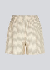 Shorts with a relaxed fit and tieband in the waist. IsabelMD shorts has a medium-high waist with elastic and side pockets.