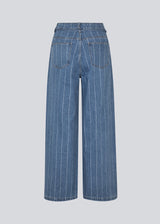 Jeans with wide legs in cotton denim. IsoldeMD jacquard pants have a high waist, front and back pocketsand a tie band at the waist. The jeans have stripes. 