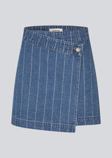 Denim short skirt in cotton denim. IsoldeMD jacquard skirt has an asymmetrical closure in front and is closed with a button.