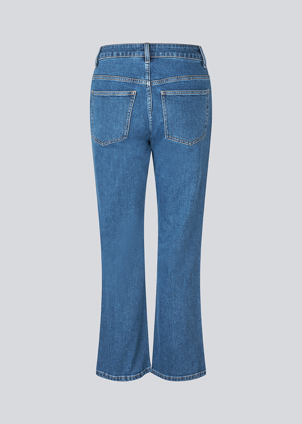 Flared jeans with of cotton denim. IsoldeMD solid cropped jeans have a high waist, zipper fly, and front and back pockets.