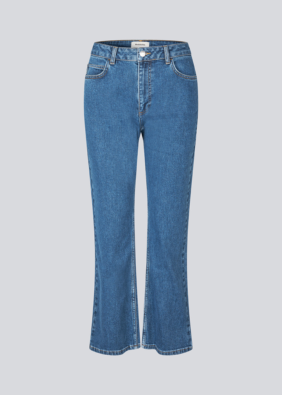 Flared jeans with of cotton denim. IsoldeMD solid cropped jeans have a high waist, zipper fly, and front and back pockets.