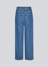 Jeans with wide legs in a cotton denim. IsoldeMD pants has a high waist, front and back pockets and a tie band at the waist.