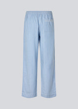 Blue classic striped pyjamas. The pyjamas is sold as a set of shirt and pants in the same size. Josefinemd pyjamas are made from 100% soft cotton and feature a classic fit with a collar, button closure, and drawstring trousers. Finished with delicate wave trim and comes with a matching pouch with logo. Josefine Vogt (165 cm) and the model (177 cm) are both wearing size Small.