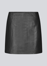 Short A-line skirt in lamb leather with a medium-high waist. IsmaelMD skirt has a hidden zipper in the side.