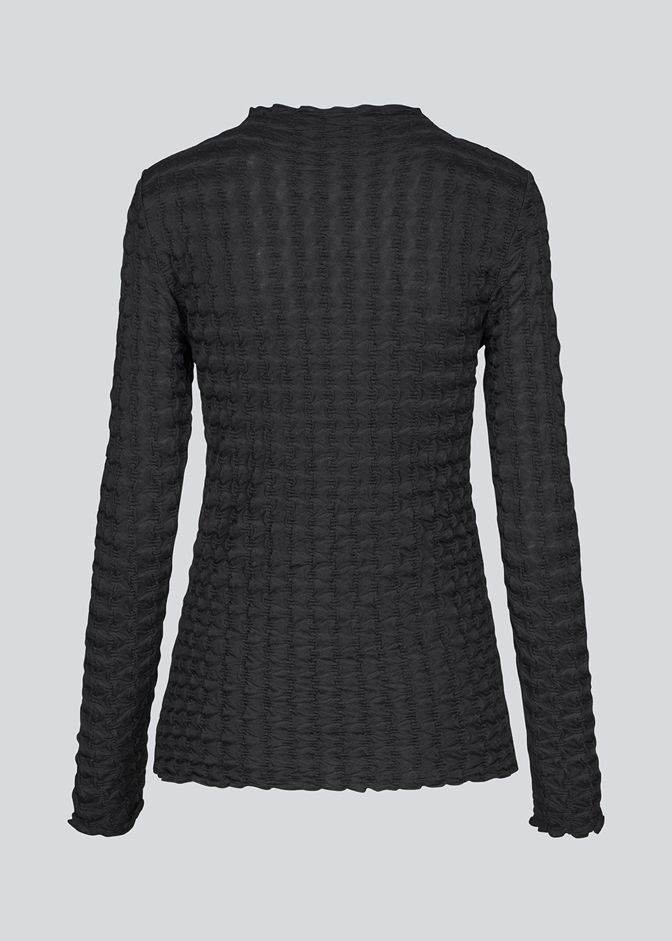 Black top with long sleeves in structured jersey. KimoraMD LS top is fitted and has a high neck. The model is 175 cm and wears a size S/36.
